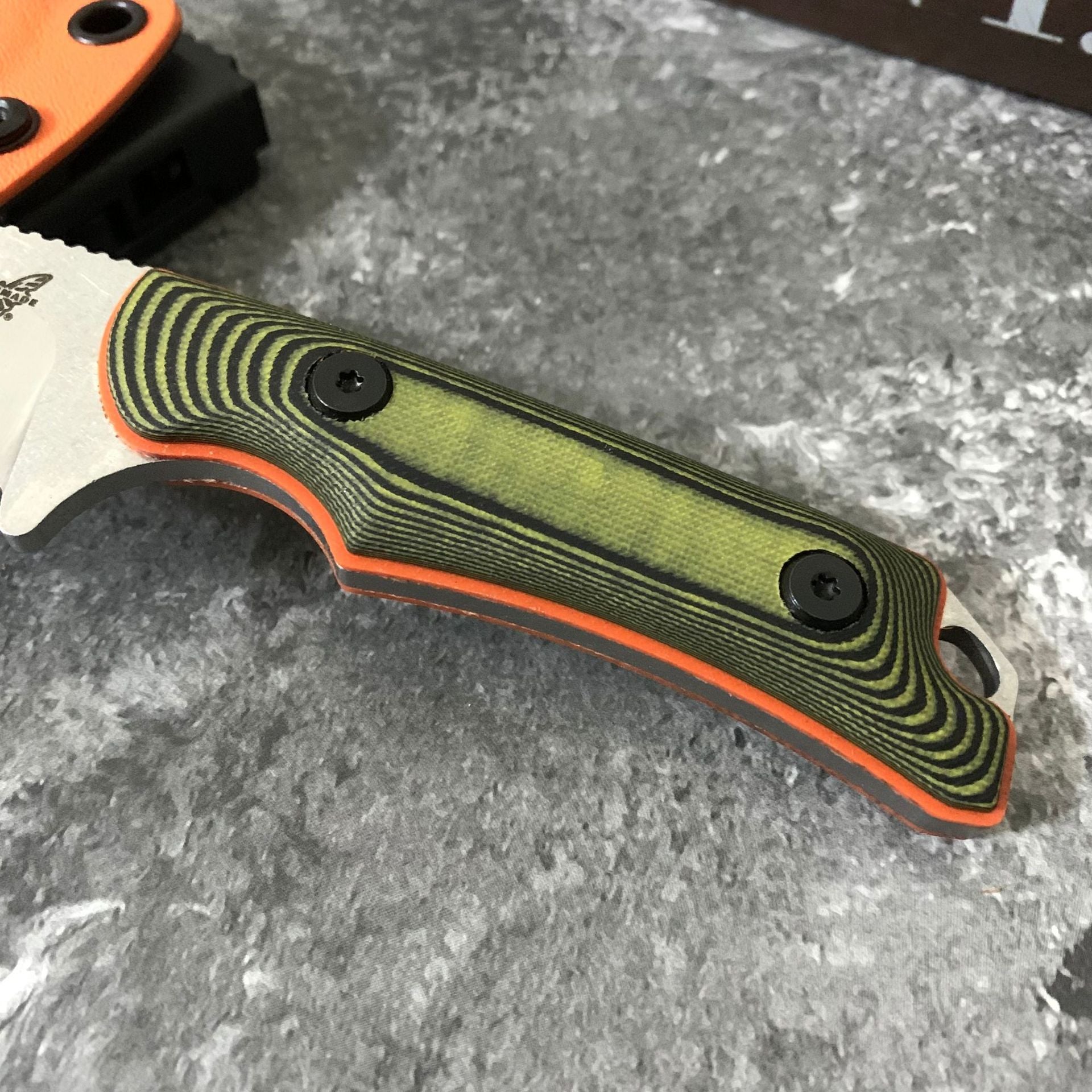 Benchmade 15017K Fixed-Blade Knife with Sheath – High-Hardness D2 Steel; Suitable for Outdoor Camping, Survival, Fishing, and Utility Tasks.