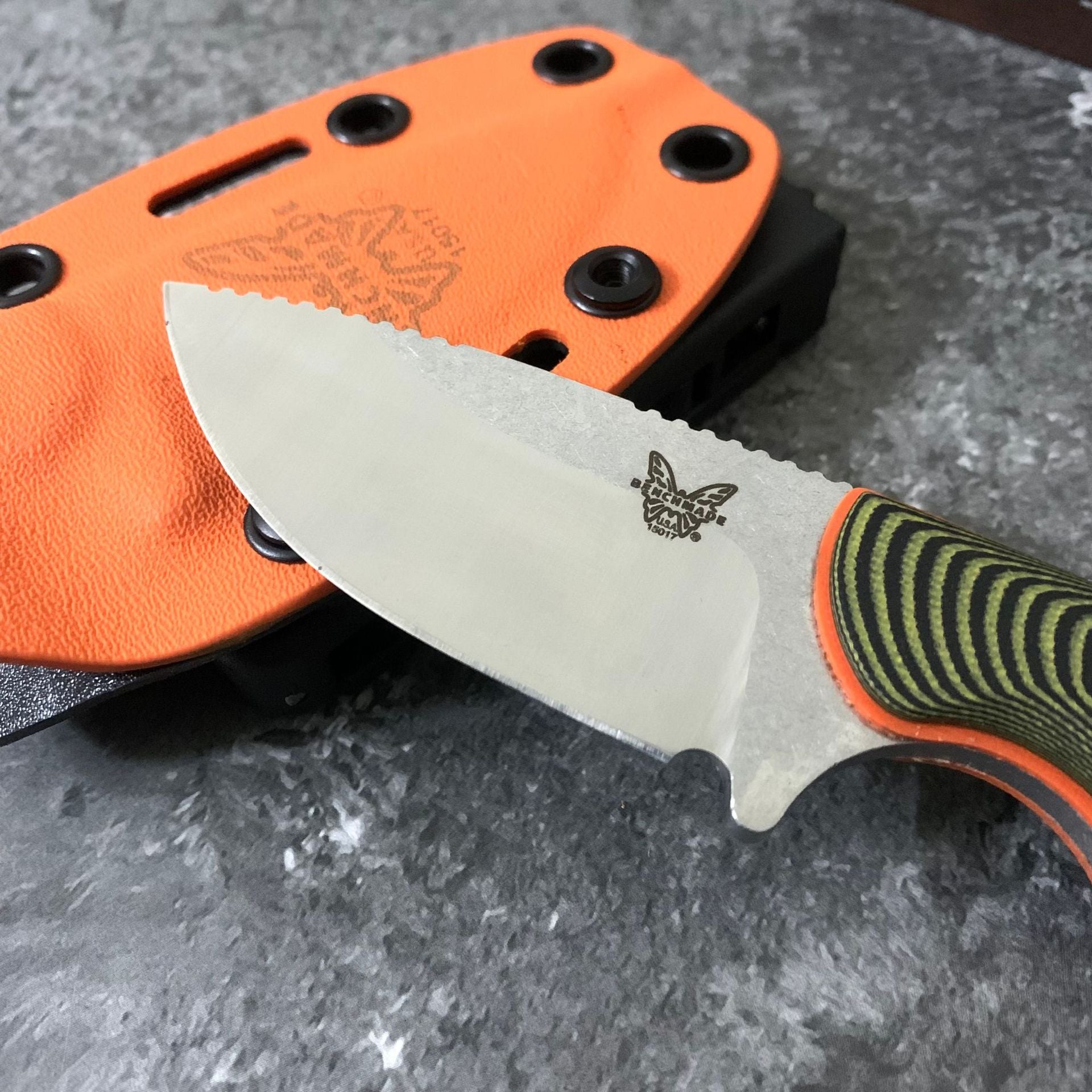 Benchmade 15017K Fixed-Blade Knife with Sheath – High-Hardness D2 Steel; Suitable for Outdoor Camping, Survival, Fishing, and Utility Tasks.